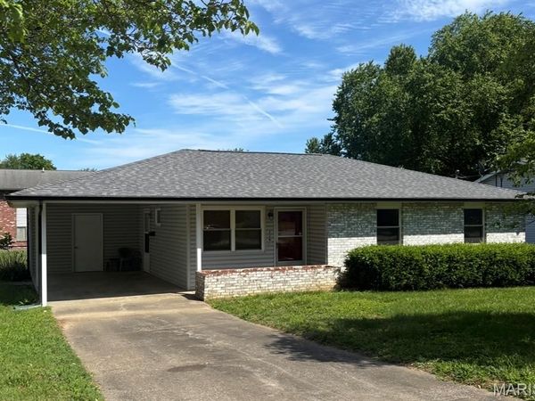 224 West Vale Drive , Jackson, MO 63755