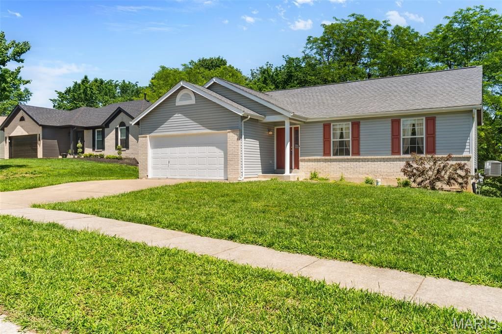 2060 Peine Forest Drive, Wentzville, MO 63385 Main Photo