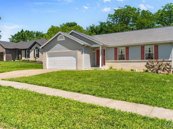 2060 Peine Forest Drive , Wentzville, MO 63385