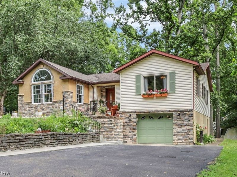 225 Sebaugh Drive , Zanesville, OH 43701 Photo 2