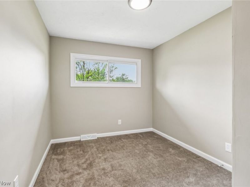 3138 Starlite Drive NW, Warren, OH 44485 Photo 9