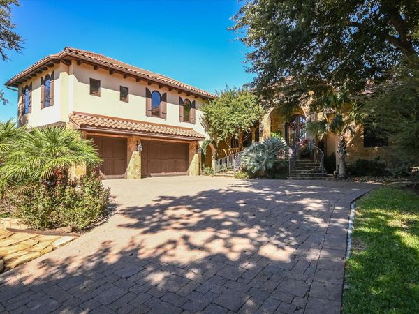 120 Applehead Island DR, Horseshoe Bay, TX 78657