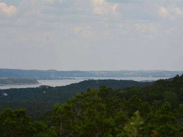 8208 Breeze WAY, Jonestown, TX 78645