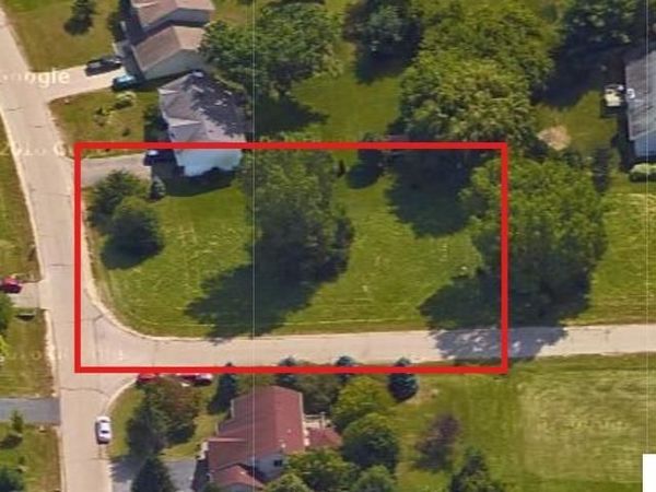 100 SW Doane Way, POPLAR GROVE, IL 61065