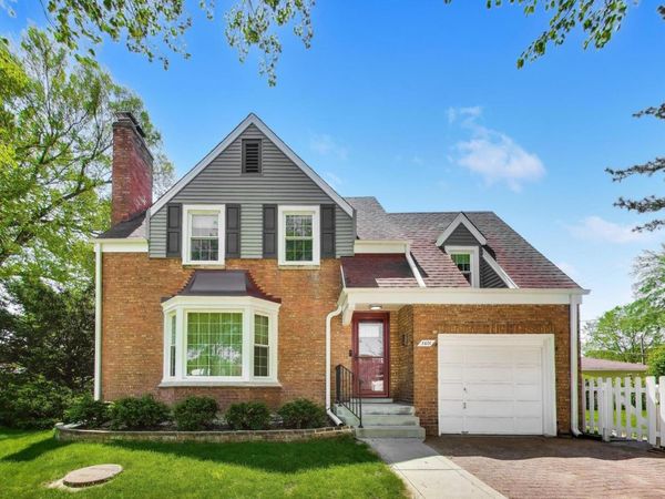 5601 Carol Avenue , Morton Grove, IL 60053