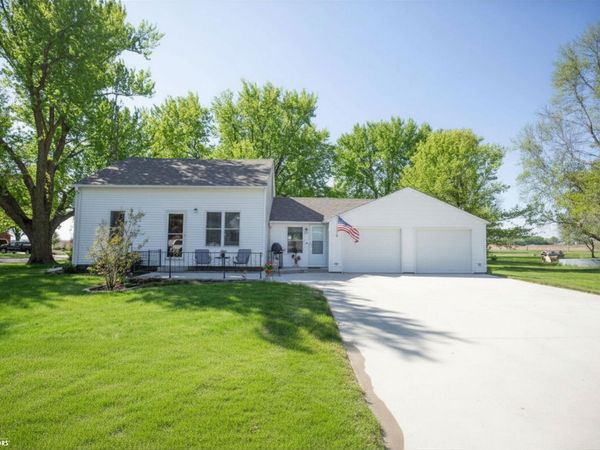 12 3Rd Avenue SW, Titonka, IA 50480