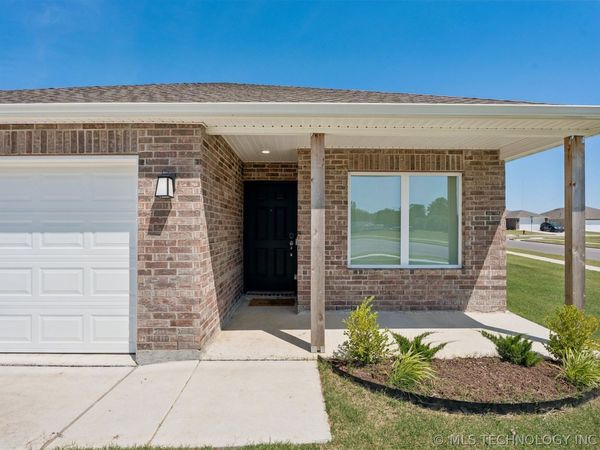 11802 S 274th East Avenue , Coweta, OK 74429