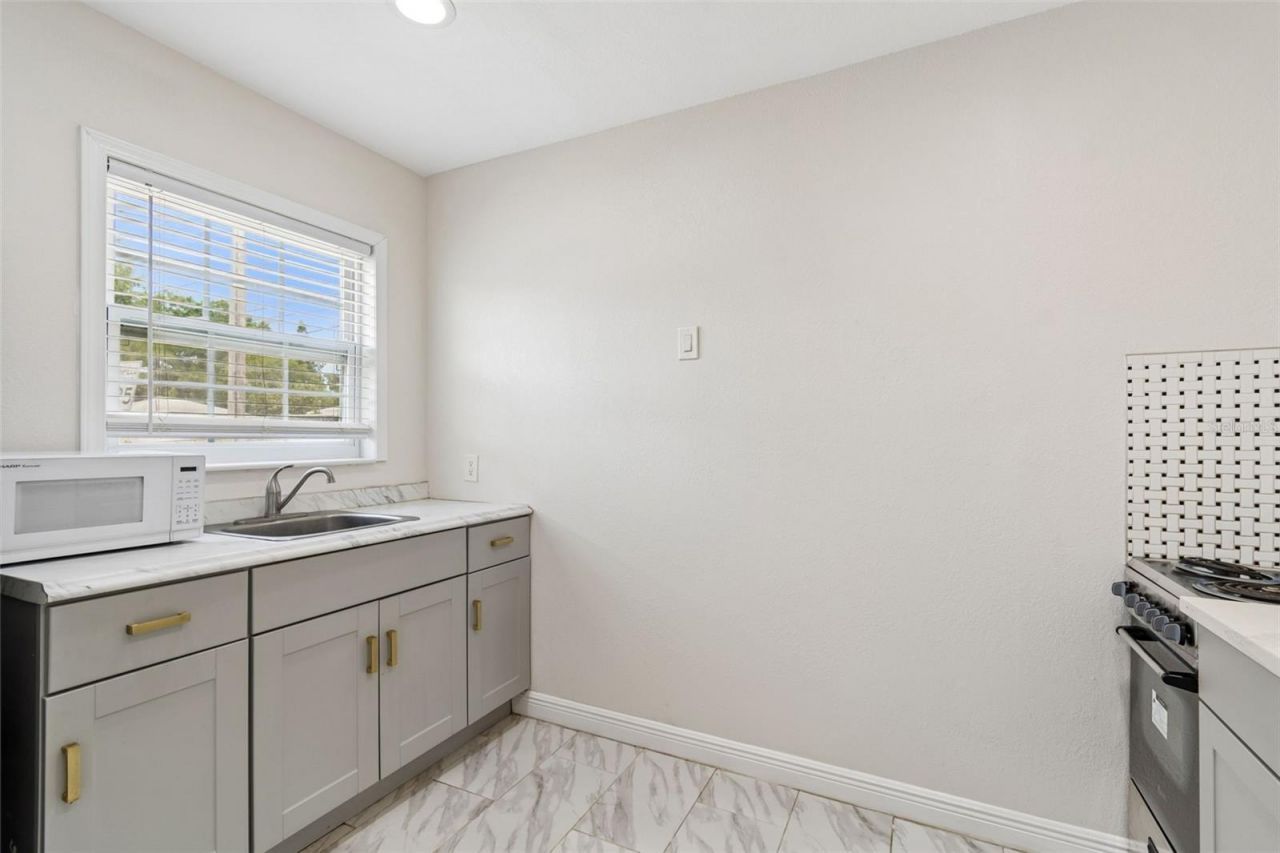 1500 30th Avenue N, Saint Petersburg, FL 33704 Photo