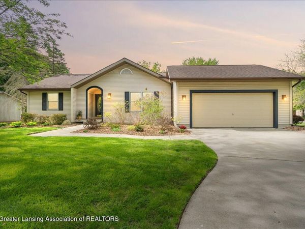 611 Dartmouth Drive, DeWitt, MI 48820