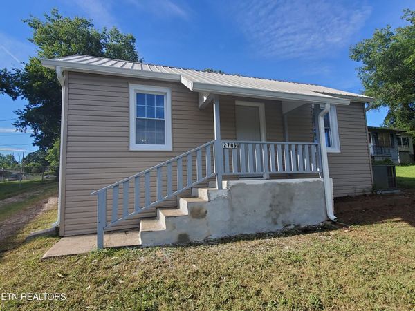 2705 Cecil Ave, Knoxville, TN 37917