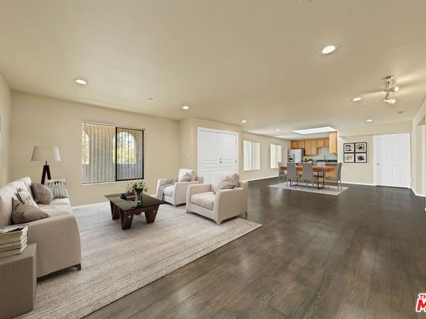 6815 Baird Avenue, Unit 5, Reseda, CA 91335