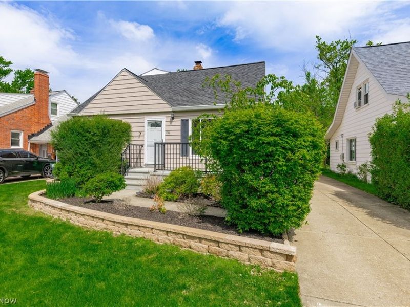1241 Sunset Road, Mayfield Heights, OH 44124 Photo 2