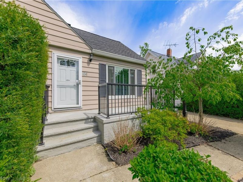 1241 Sunset Road, Mayfield Heights, OH 44124 Photo 3