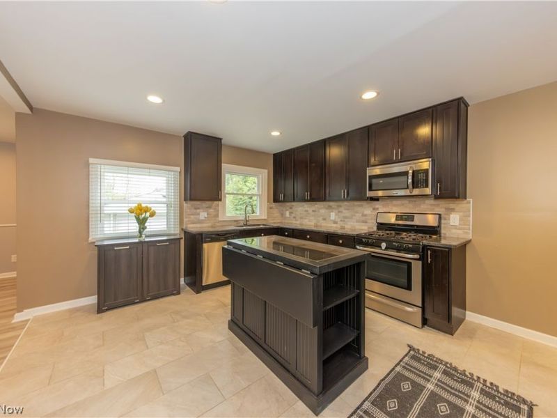 1241 Sunset Road, Mayfield Heights, OH 44124 Photo 8