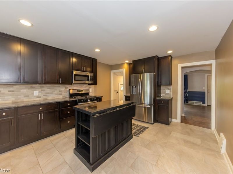 1241 Sunset Road, Mayfield Heights, OH 44124 Photo 9