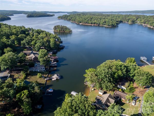 292 N Shoreline Drive, New London, NC 28127