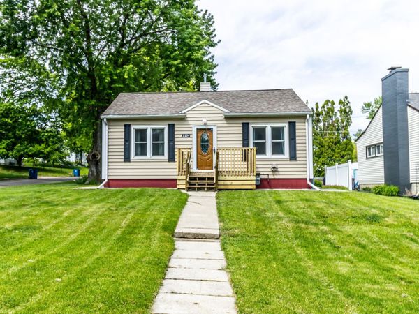 2224 W 7th Street, Waterloo, IA 50702
