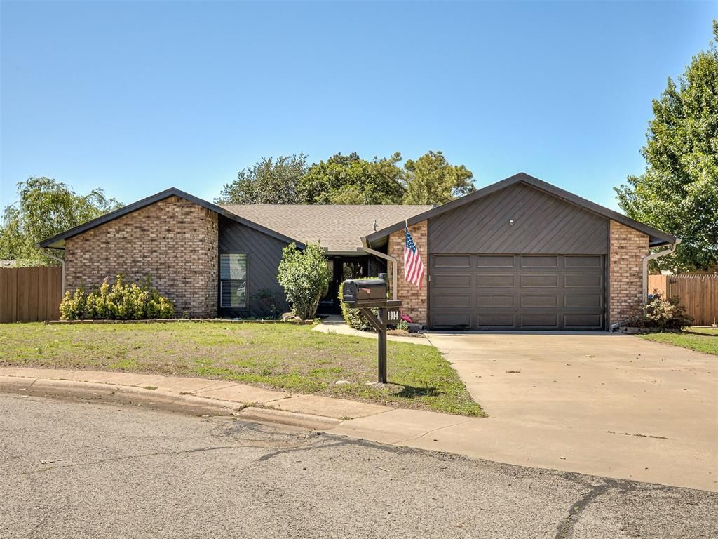1914 Bowling Green Place, Norman, OK 73071 Main Photo