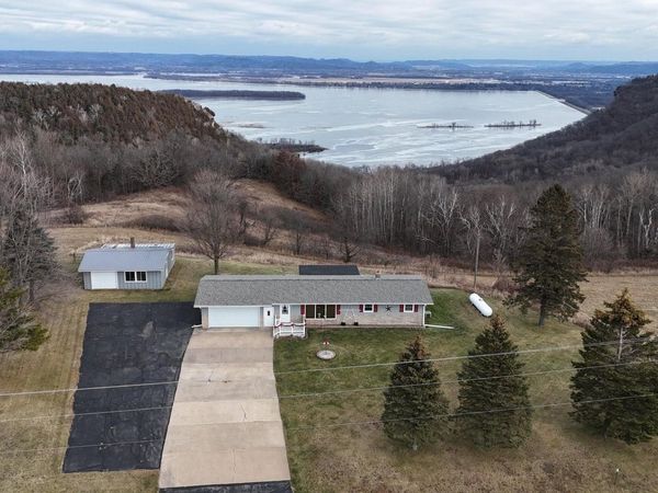 32158 County Road 1 , La Crescent, MN 55947