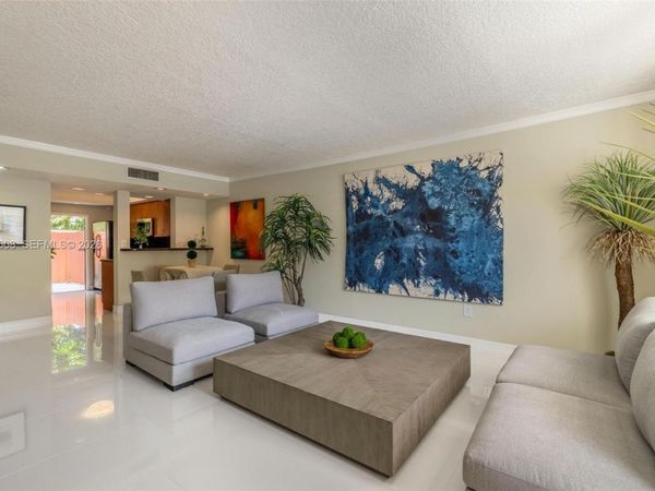 10122 SW 77th Ct, Miami, FL 33156