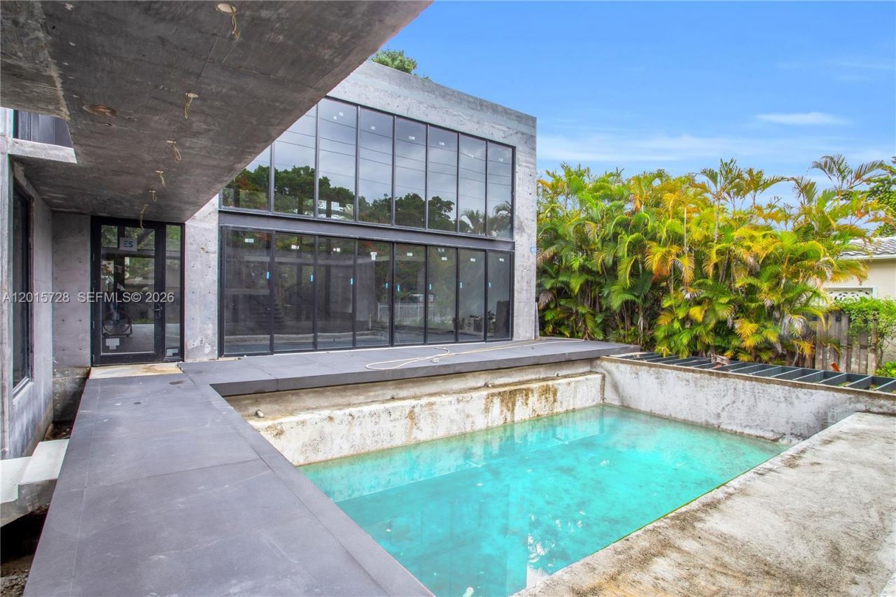 221 SW 25th Rd, Miami, FL 33129 Photo