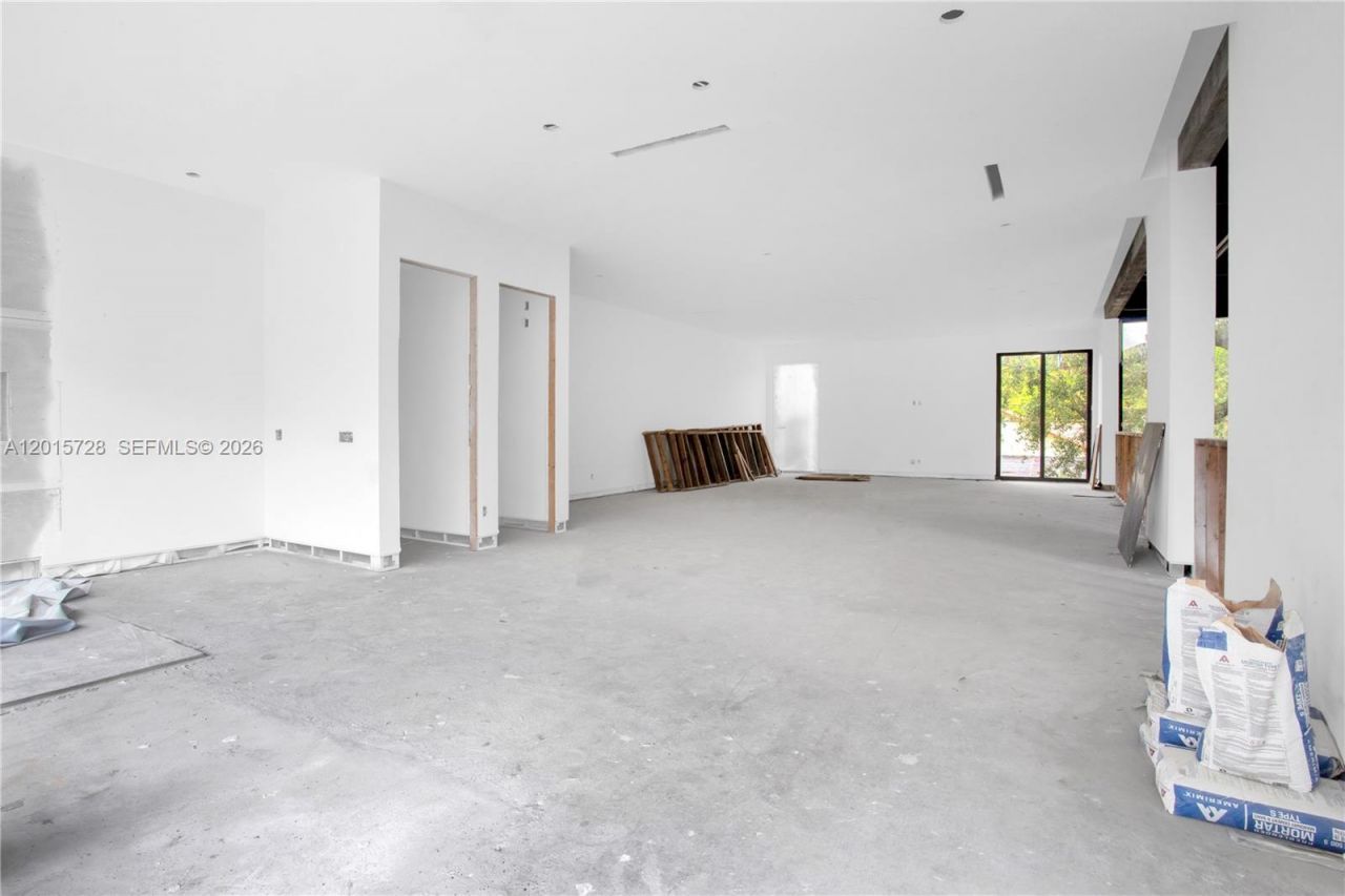 221 SW 25th Rd, Miami, FL 33129 Photo