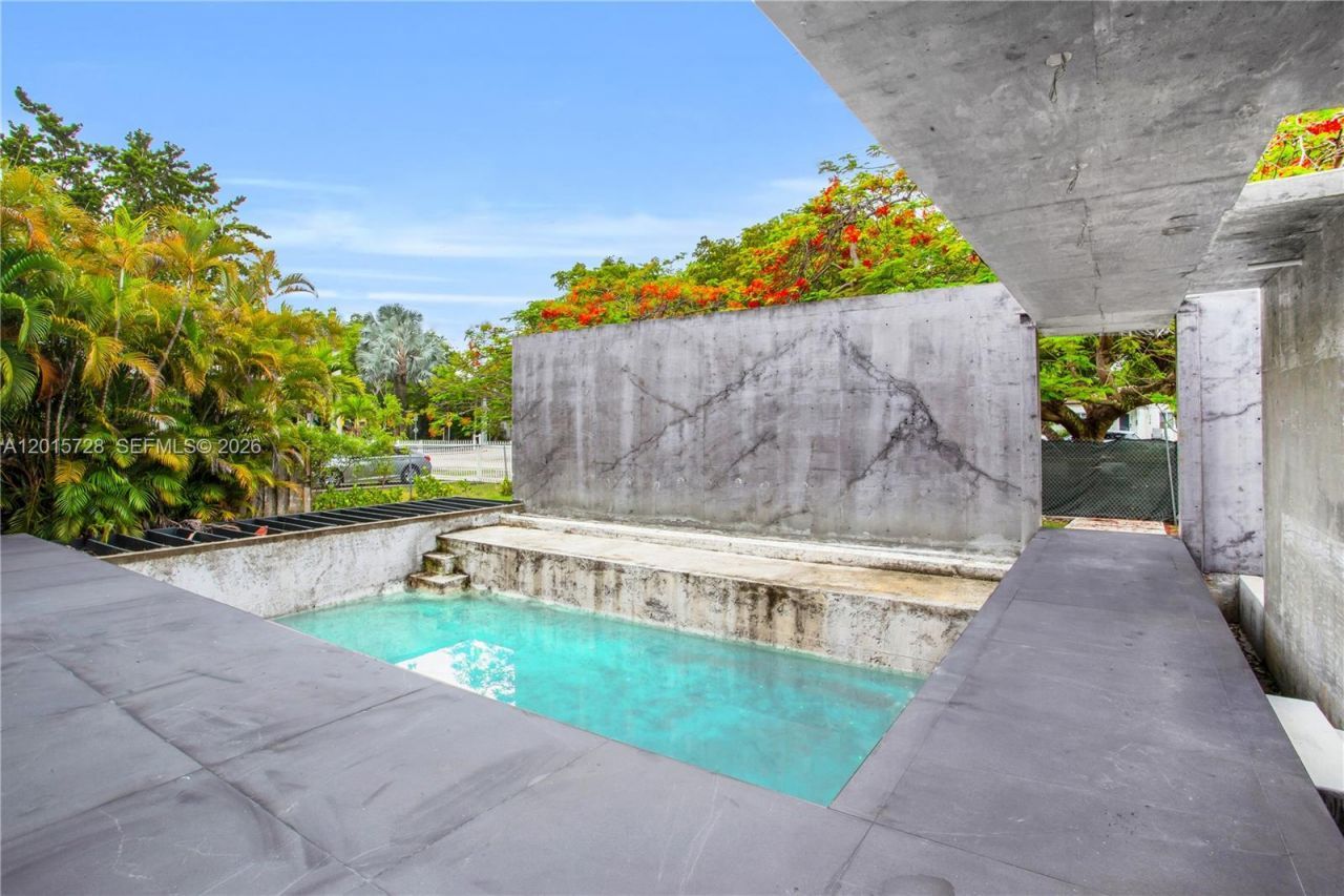 221 SW 25th Rd , Miami, FL 33129 Photo