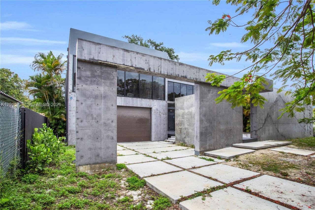 221 SW 25th Rd, Miami, FL 33129 Photo