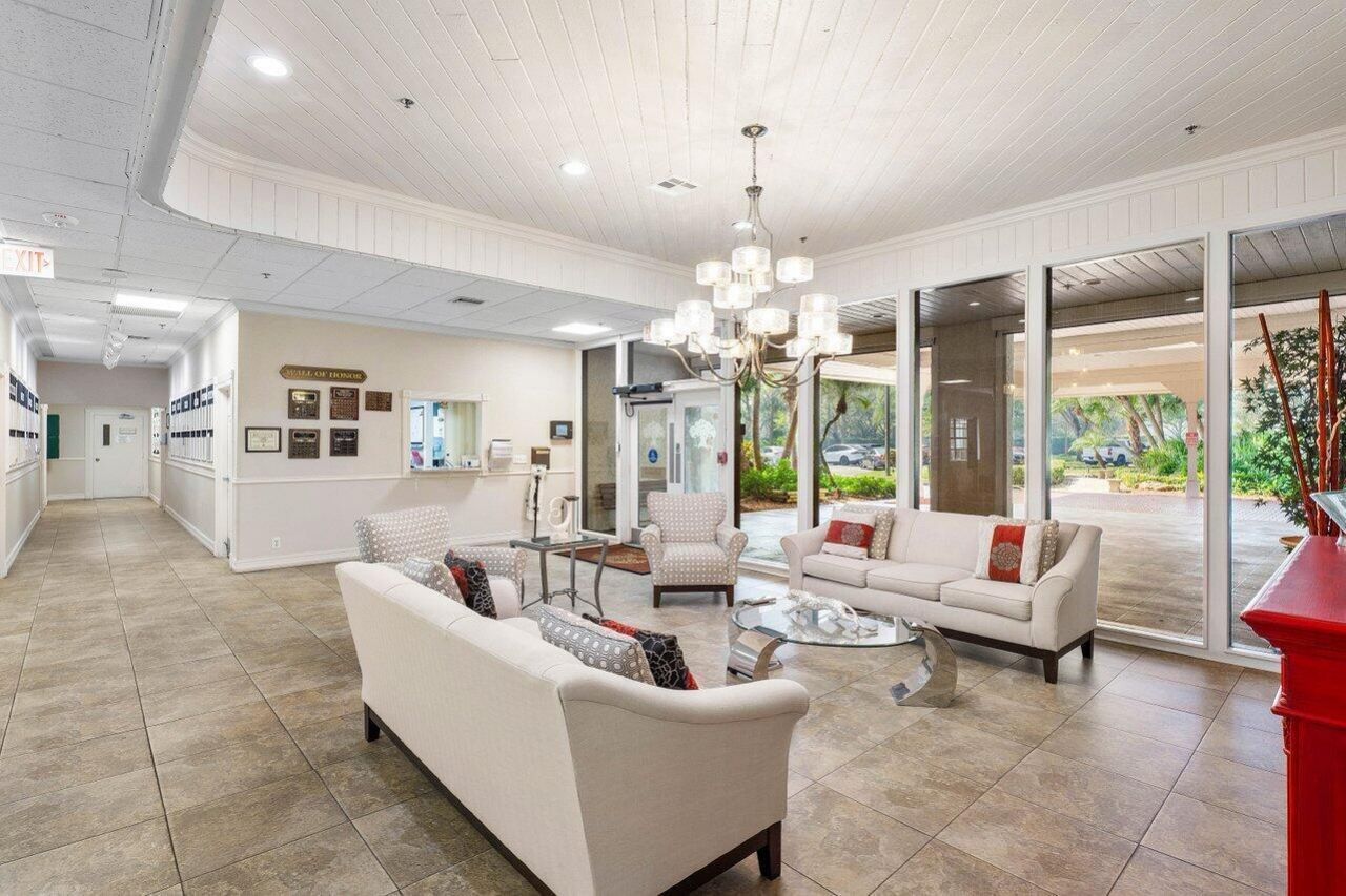 10110 Cedar Point Boulevard, Unit 305, Boynton Beach, FL 33437 Photo