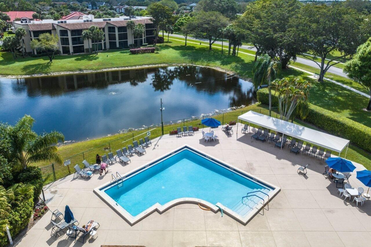 10110 Cedar Point Boulevard, Unit 305, Boynton Beach, FL 33437 Photo