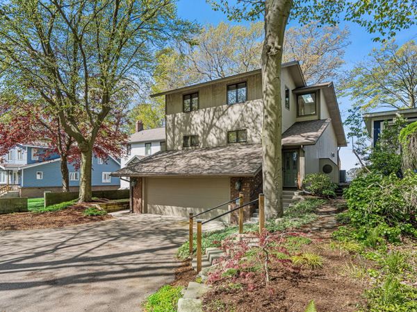 410 N Lakeshore Drive, Holland, MI 49424