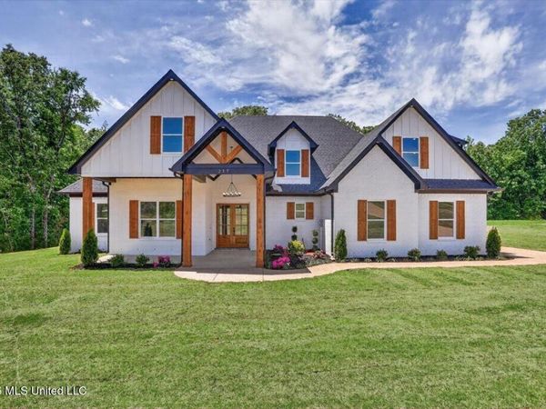 217 Byhalia Creek Farms Road, Byhalia, MS 38611