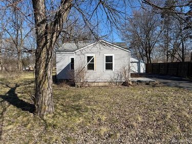 1038 W Pine Avenue, Mt. Morris Twp, MI 48458