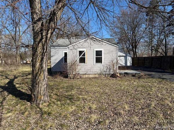 1038 W Pine Avenue, Mt. Morris Twp, MI 48458