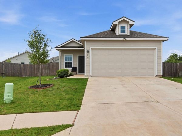 207 Tufted Duck PATH, Uhland, TX 78640