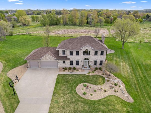 744 Theis Drive , Shakopee, MN 55379