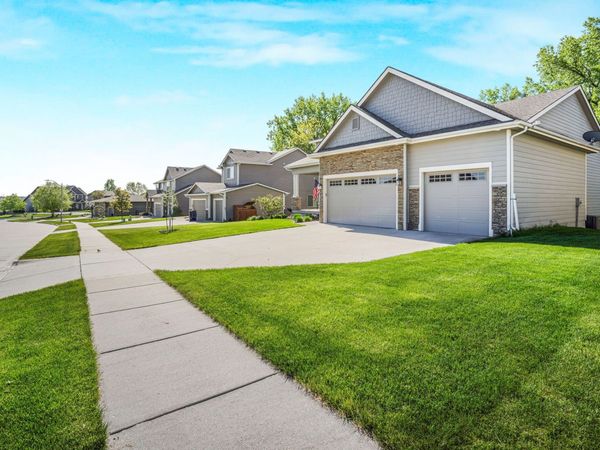 16214 Northpark Drive, Urbandale, IA 50323