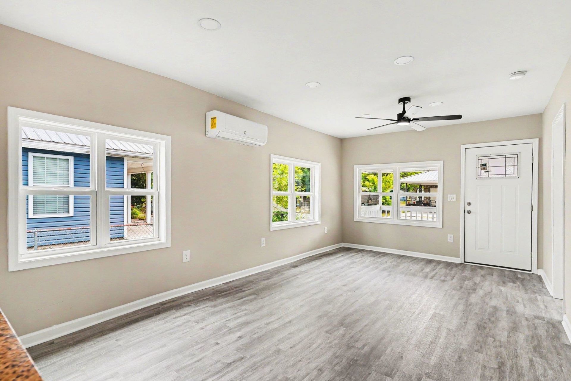 1712 Brown St. Photo 4