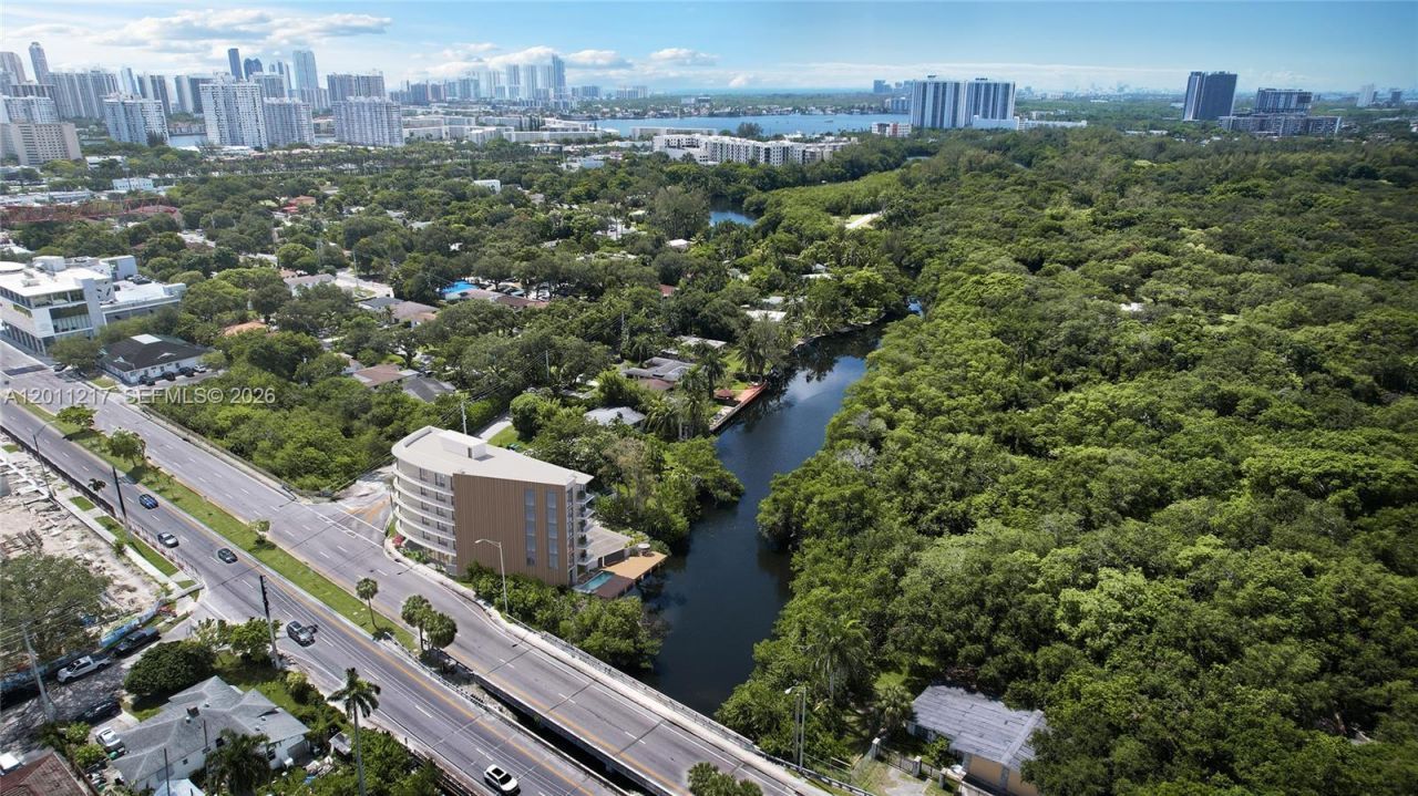 18550 NE 23rd Ct, Unit 203, Miami, FL 33180 Photo