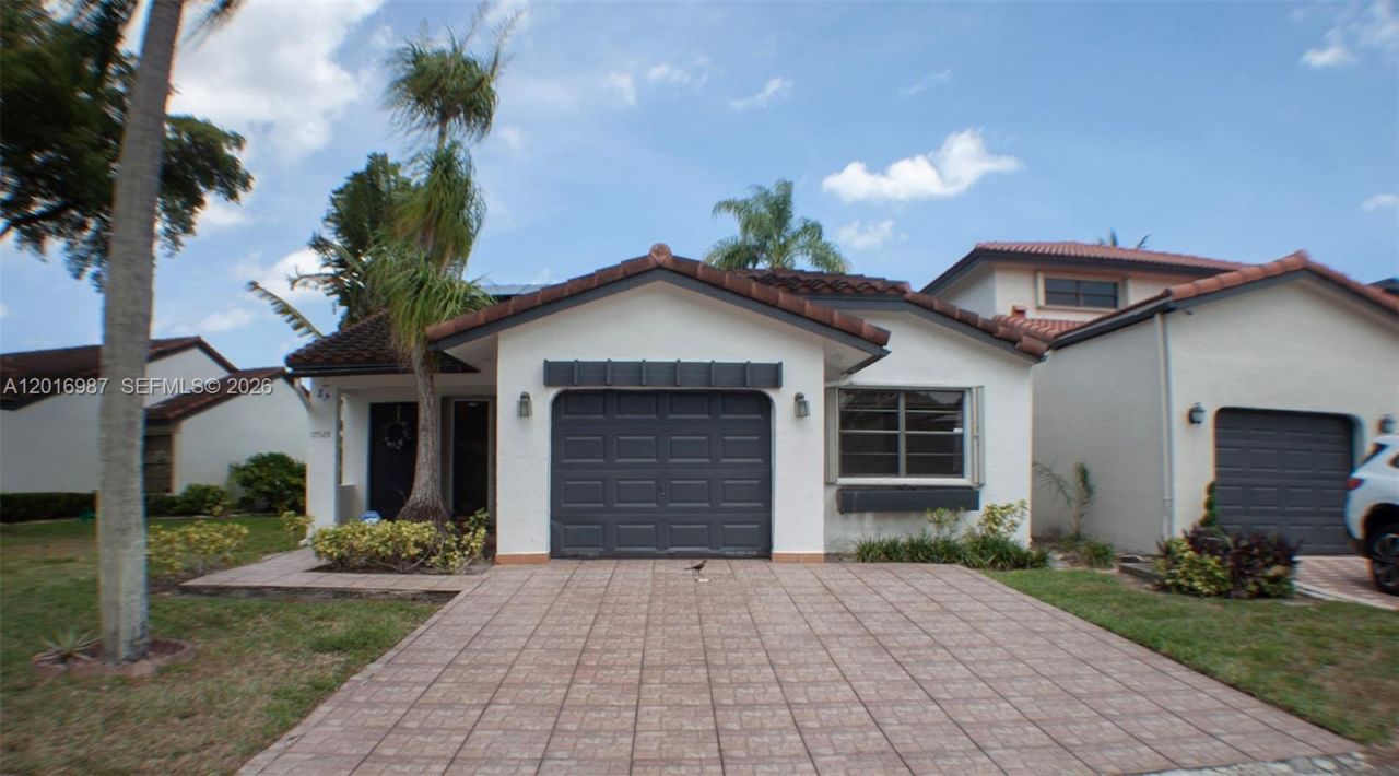17523 NW 66th Ct, Hialeah, FL 33015 Photo