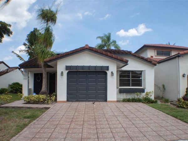 17523 NW 66th Ct, Hialeah, FL 33015