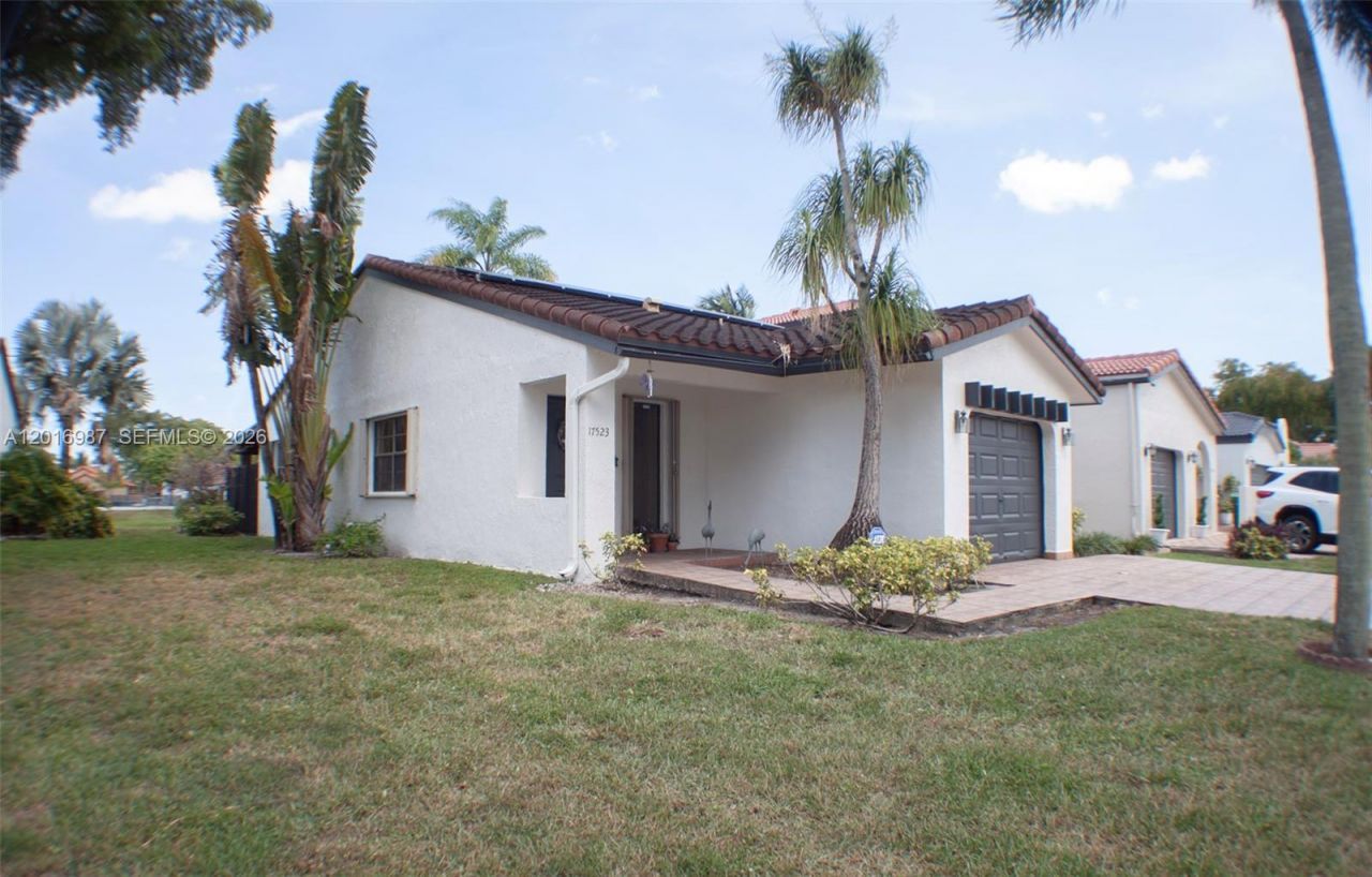 17523 NW 66th Ct, Hialeah, FL 33015 Photo