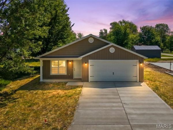 256 Walnut Street , Hawk Point, MO 63349
