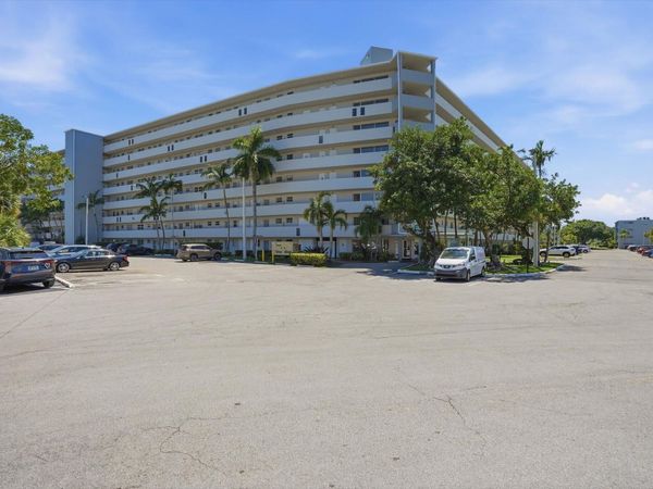 1750 NE 191st Street, Unit 811, North Miami Beach, FL 33179