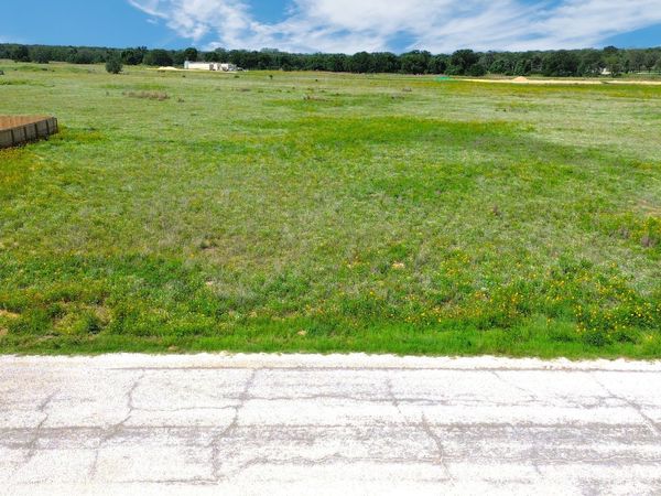 237 Colonial Ln, La Vernia, TX 78121
