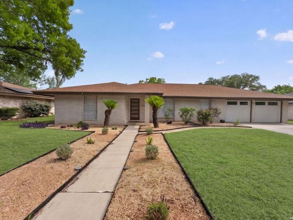 406 DALECREST DR, Windcrest, TX 78239