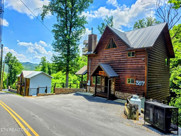 367 Wiley Oakley Drive, Gatlinburg, TN 37738