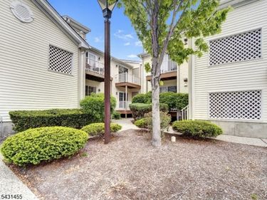 114 Potomac Dr, Bernards, NJ 07920