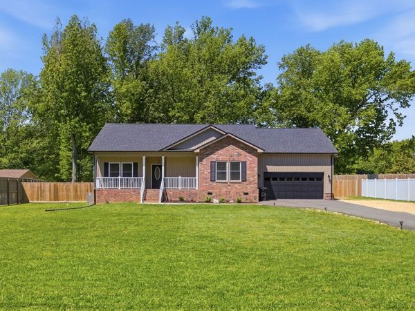 208 Avalon Dr , Paris, TN 38242