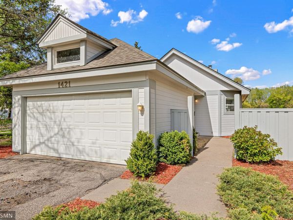 1421 Granada Trail N, Oakdale, MN 55128